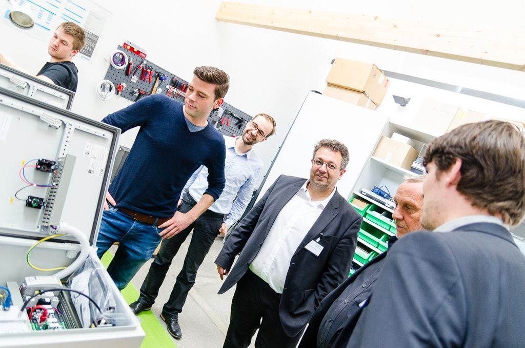 Mehrdad Mostofizadeh (Grüne) und Rainer Priggen (LEE) besichtigen die Next Box
