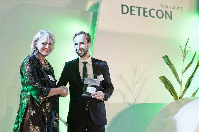 In der Kategorie „Förderpreis“ überzeugt das Kölner Unternehmen die Jury mit dem erfolgreichen Aufbau eines virtuellen Kraftwerks aus Erneuerbaren Energien. 