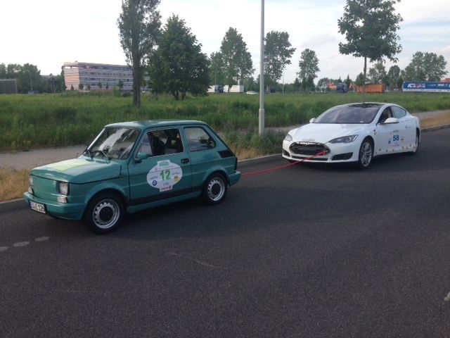 Fiat zieht Tesla über die Ziellinie