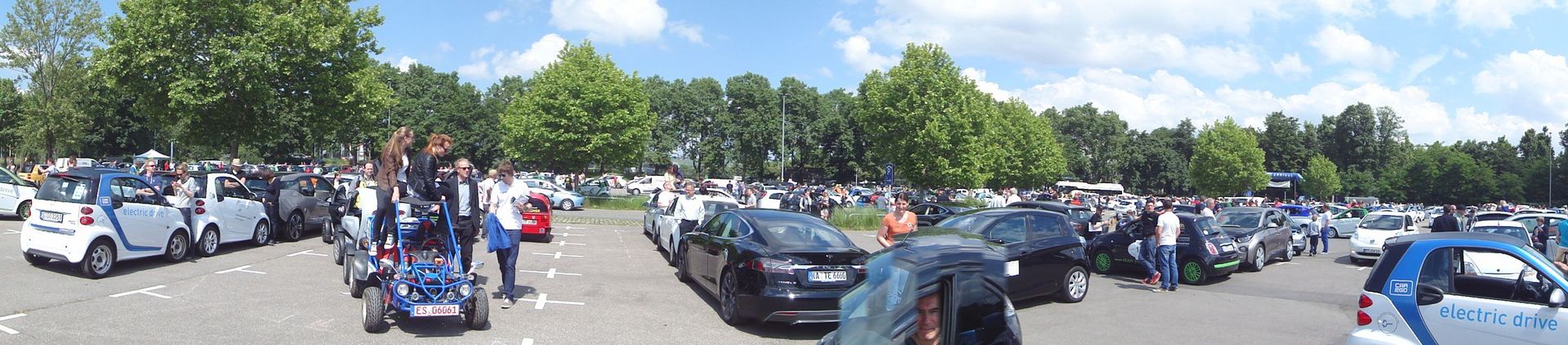 Straße E-Mobilität Parkplatz Fahrzeuge Rallye