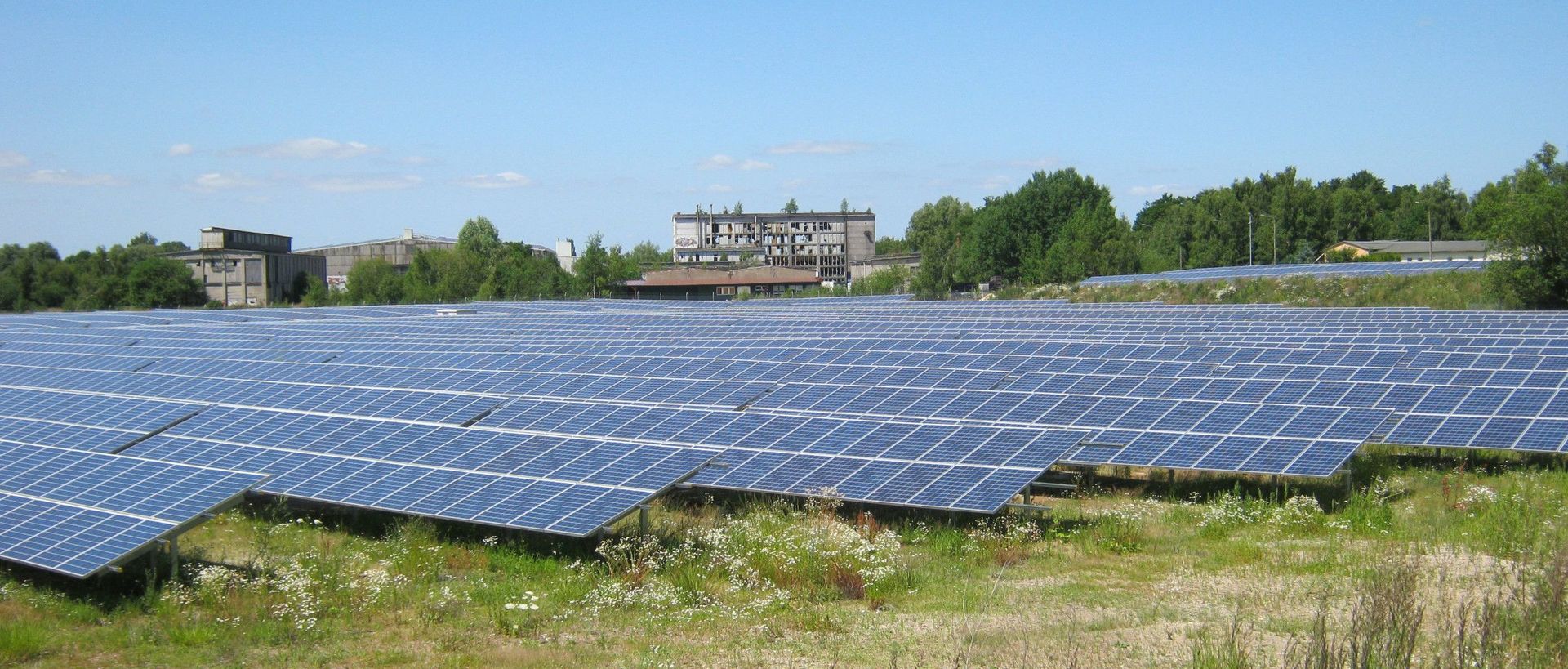 Bild einer Solaranlage im Querformat